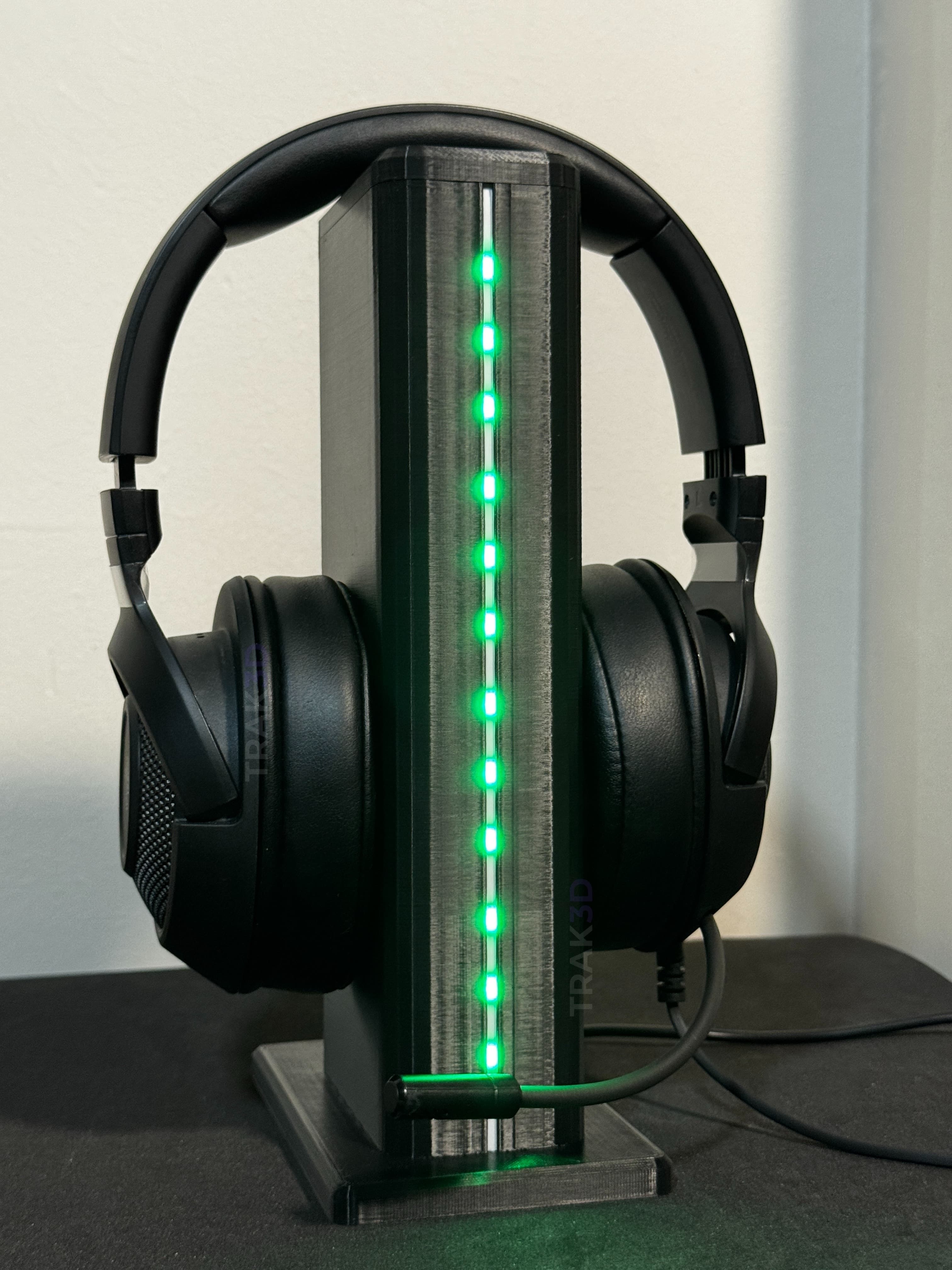 TRAKTIC X1 – RGB Işıklı Gaming Kulaklık Standı | Uzaktan Kumandalı, USB Güç Bağlantılı, Premium Tasarım